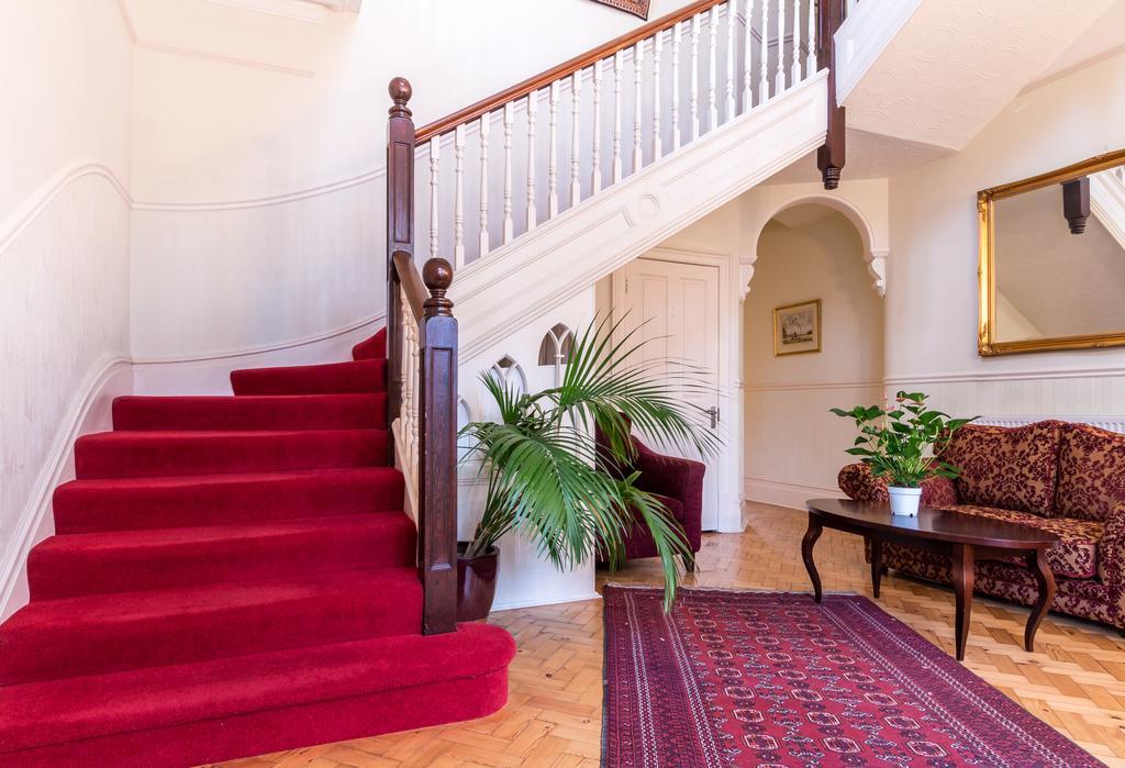 Villiers Lodge Surbiton Экстерьер фото