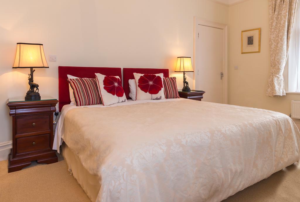 Villiers Lodge Surbiton Экстерьер фото