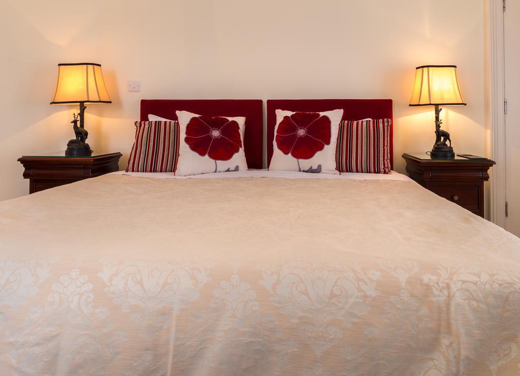 Villiers Lodge Surbiton Экстерьер фото