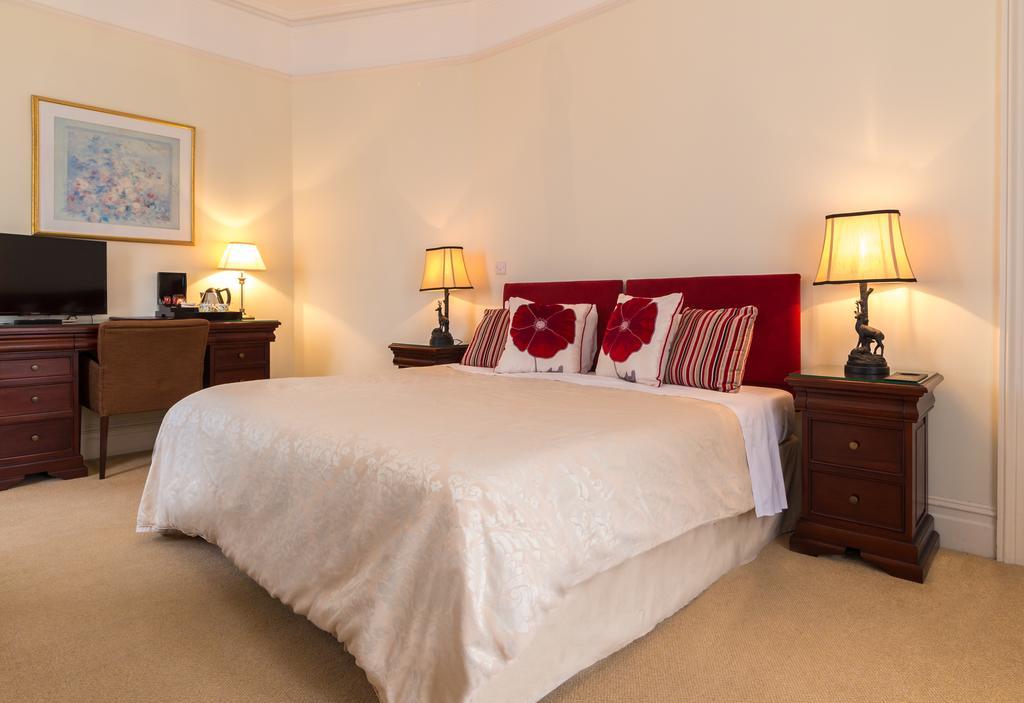 Villiers Lodge Surbiton Экстерьер фото