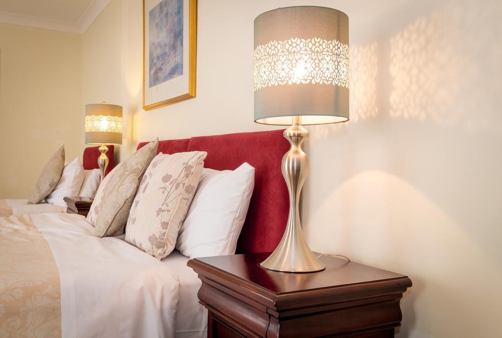 Villiers Lodge Surbiton Экстерьер фото