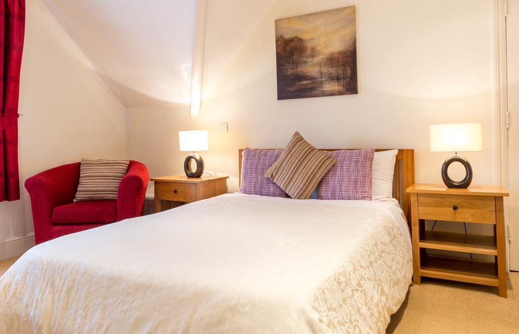 Villiers Lodge Surbiton Экстерьер фото