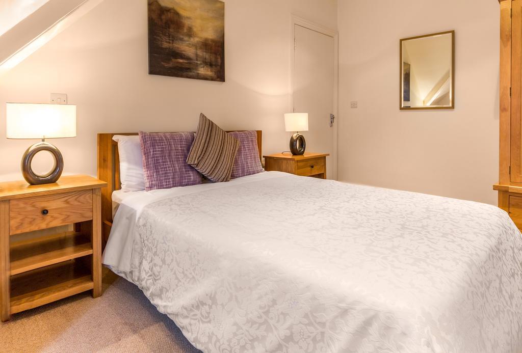 Villiers Lodge Surbiton Экстерьер фото
