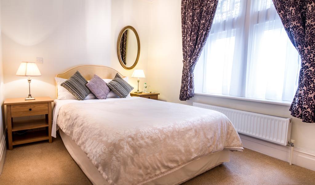 Villiers Lodge Surbiton Экстерьер фото