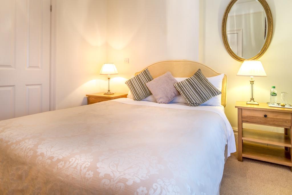 Villiers Lodge Surbiton Экстерьер фото