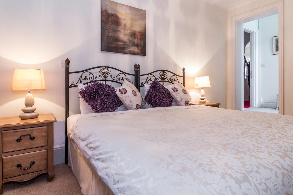 Villiers Lodge Surbiton Экстерьер фото