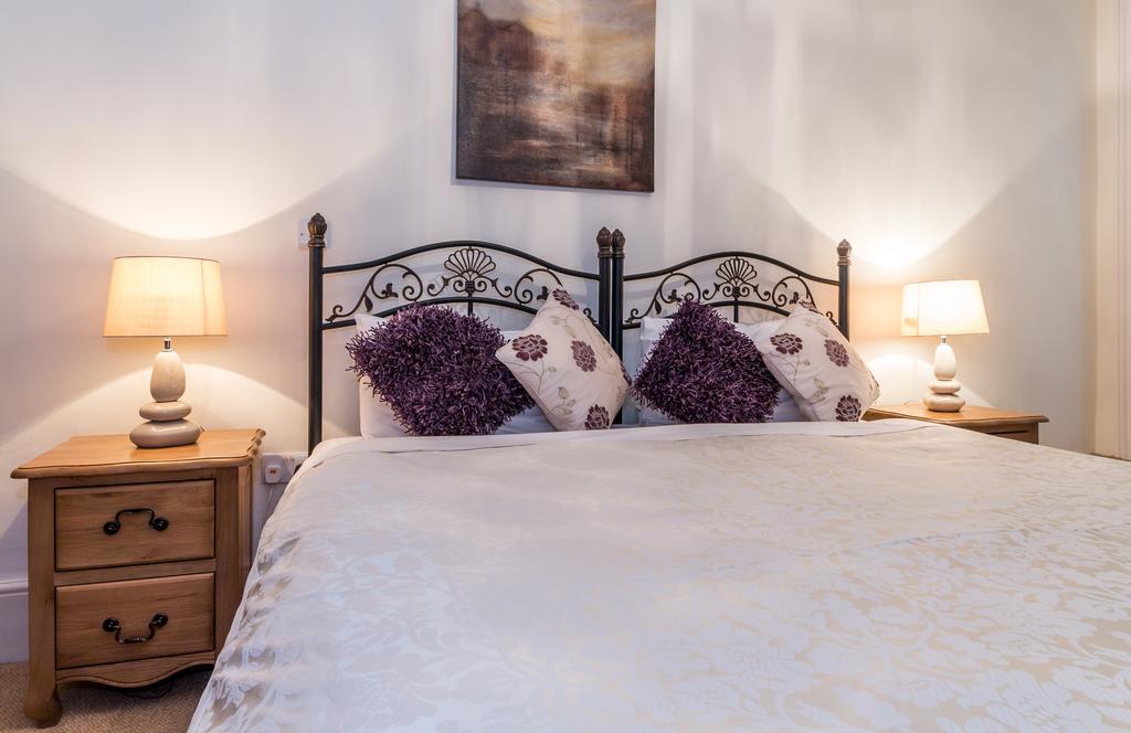 Villiers Lodge Surbiton Экстерьер фото
