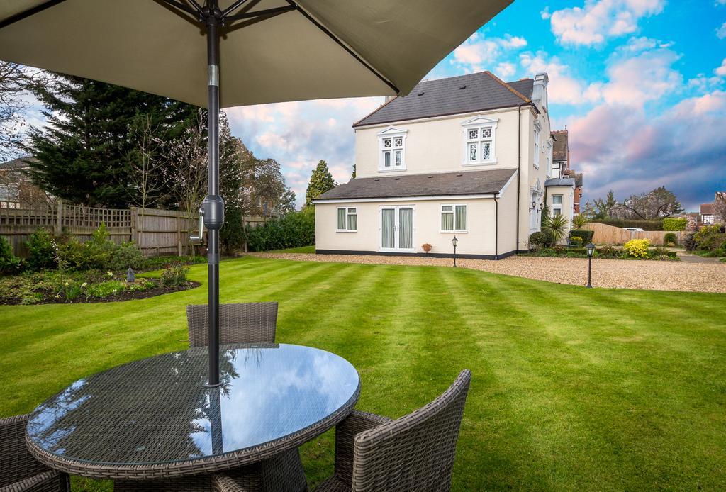 Villiers Lodge Surbiton Экстерьер фото