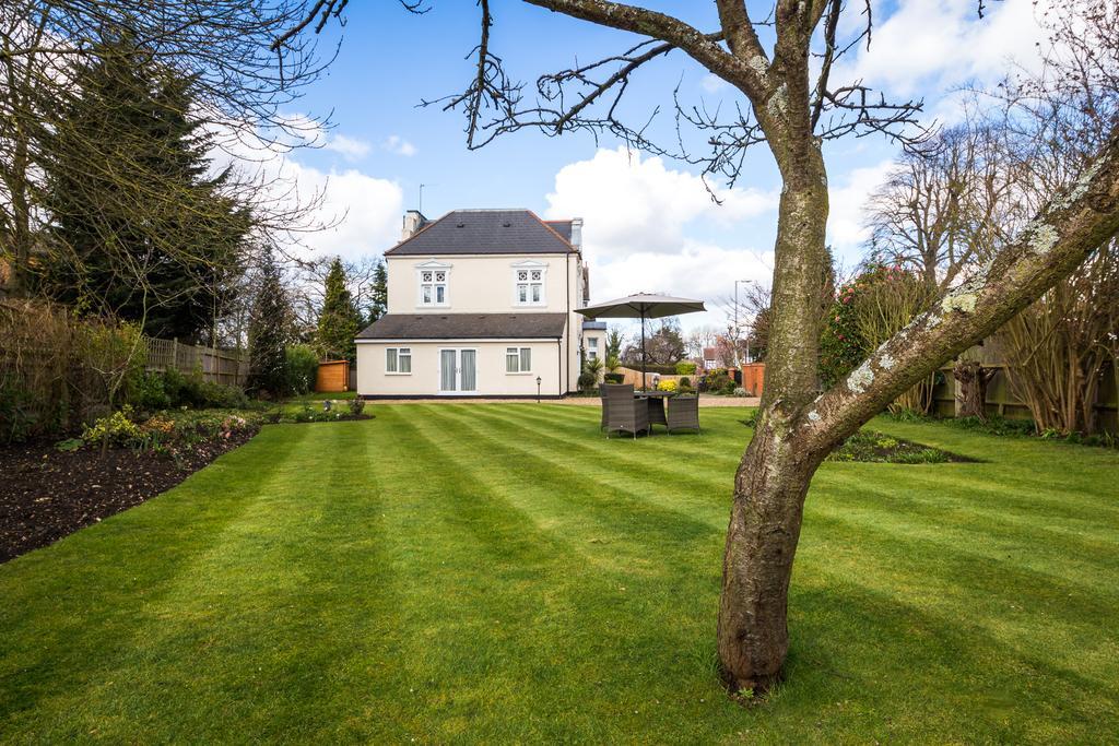 Villiers Lodge Surbiton Экстерьер фото